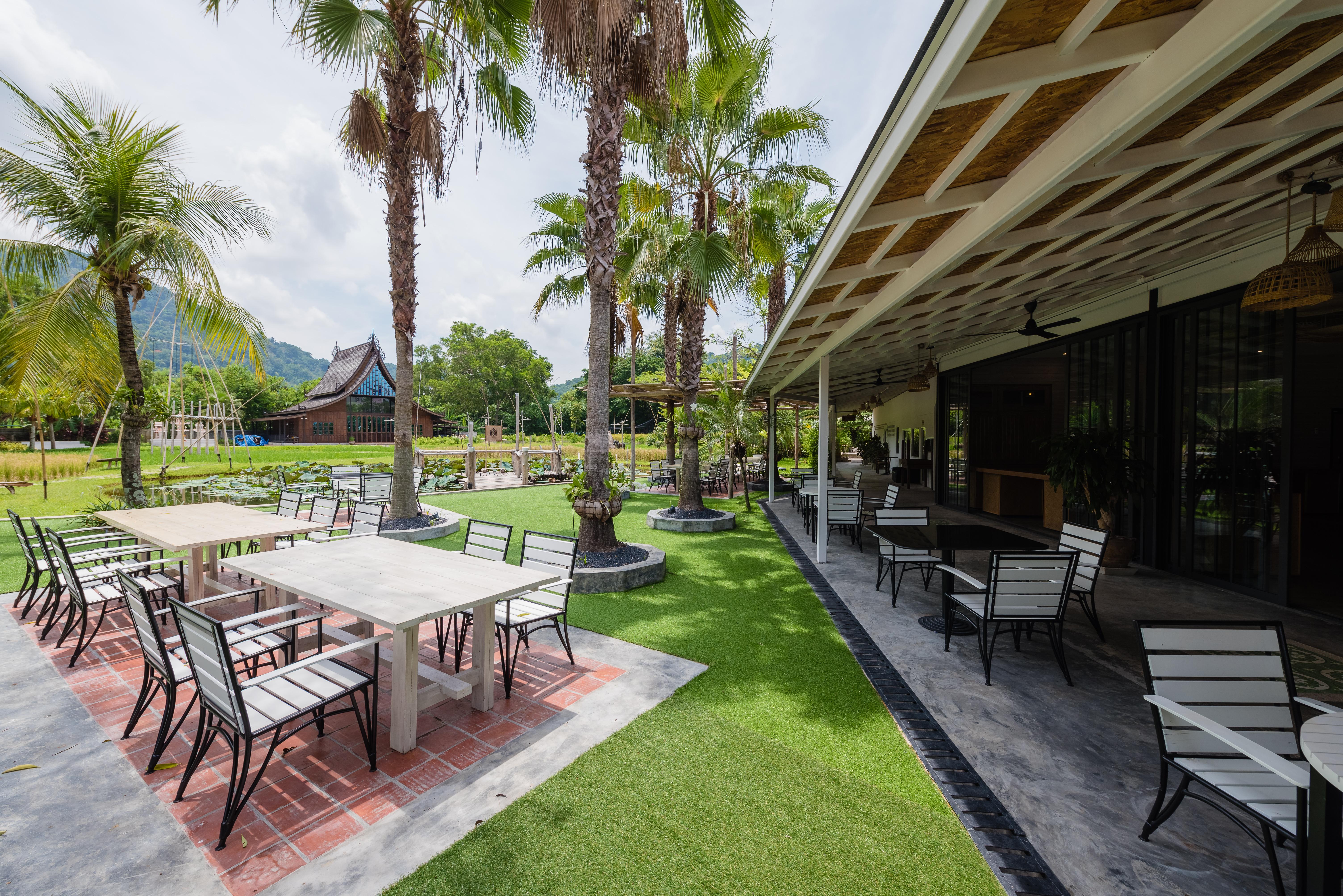 Naina Resort&Spa - SHA Extra Plus Patong Exterior foto